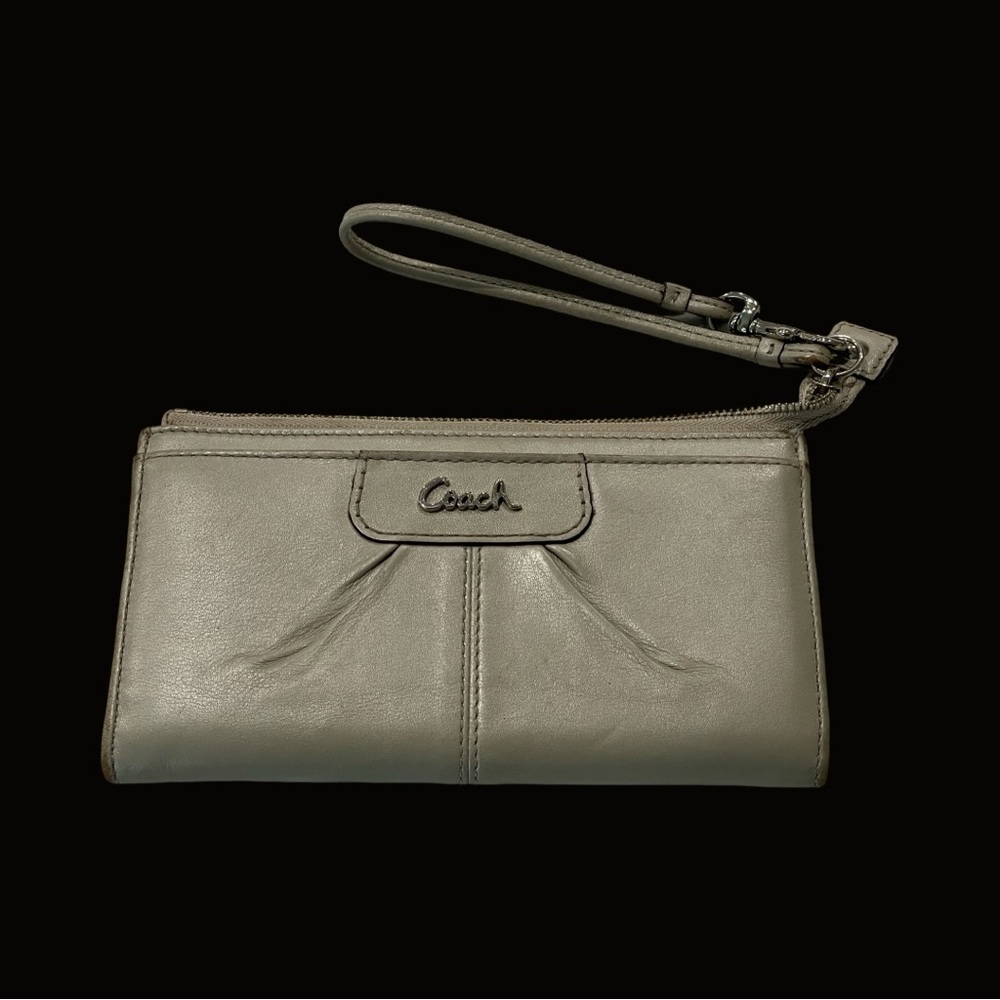 Coach wallet wristlet leather well loved